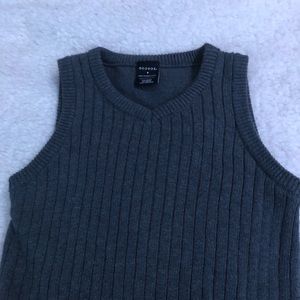 Boys size S vest🏷
